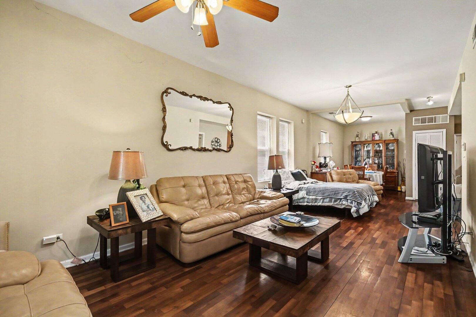 850 N Keystone Avenue, Chicago, IL 60651