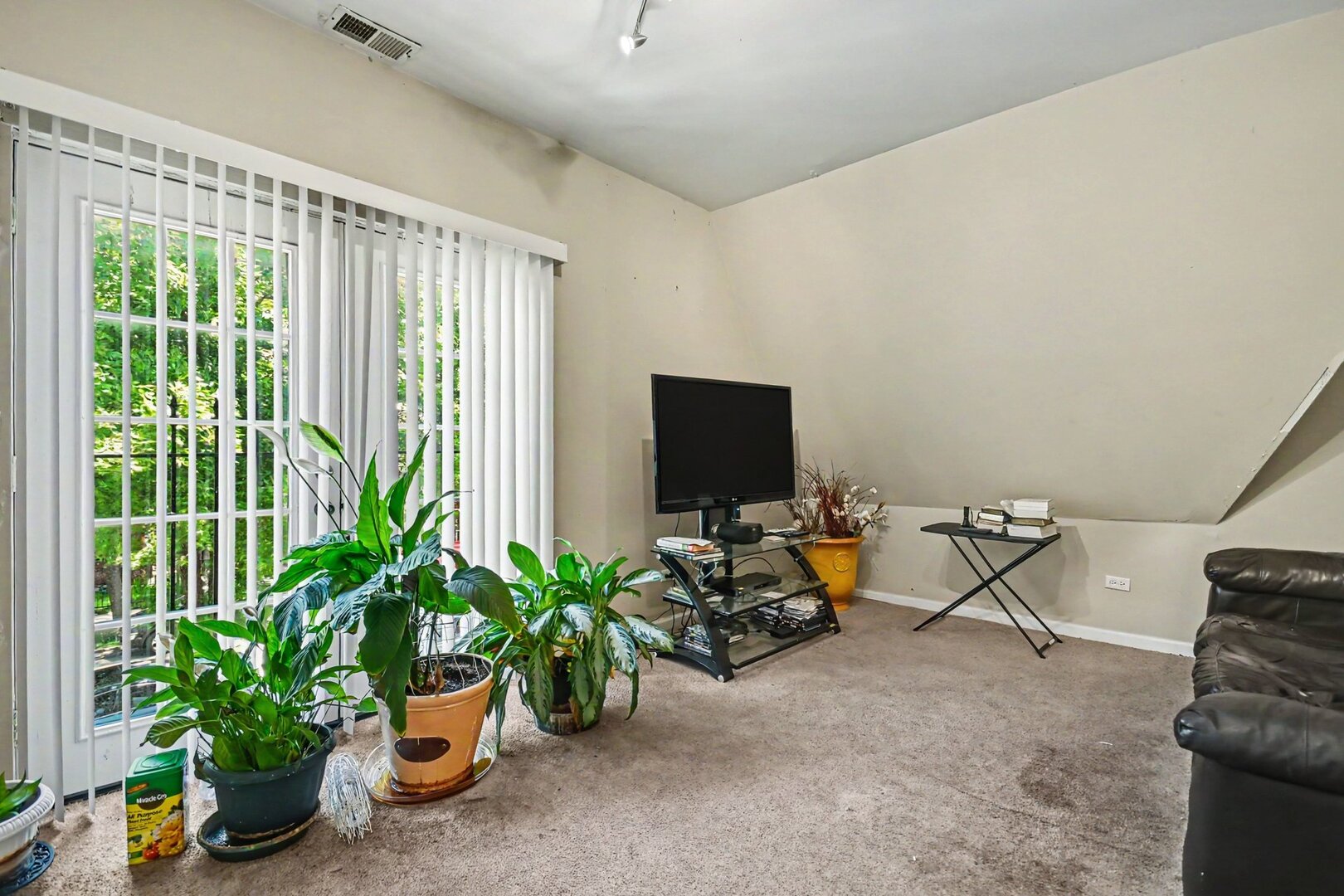 850 N Keystone Avenue, Chicago, IL 60651