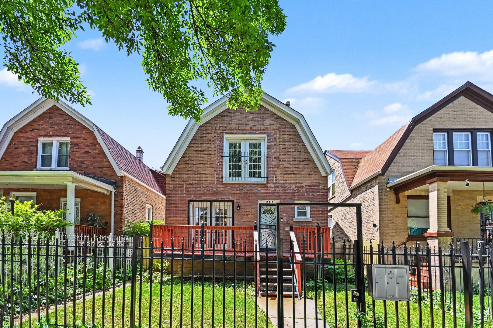 850 N Keystone Avenue, Chicago, IL 60651