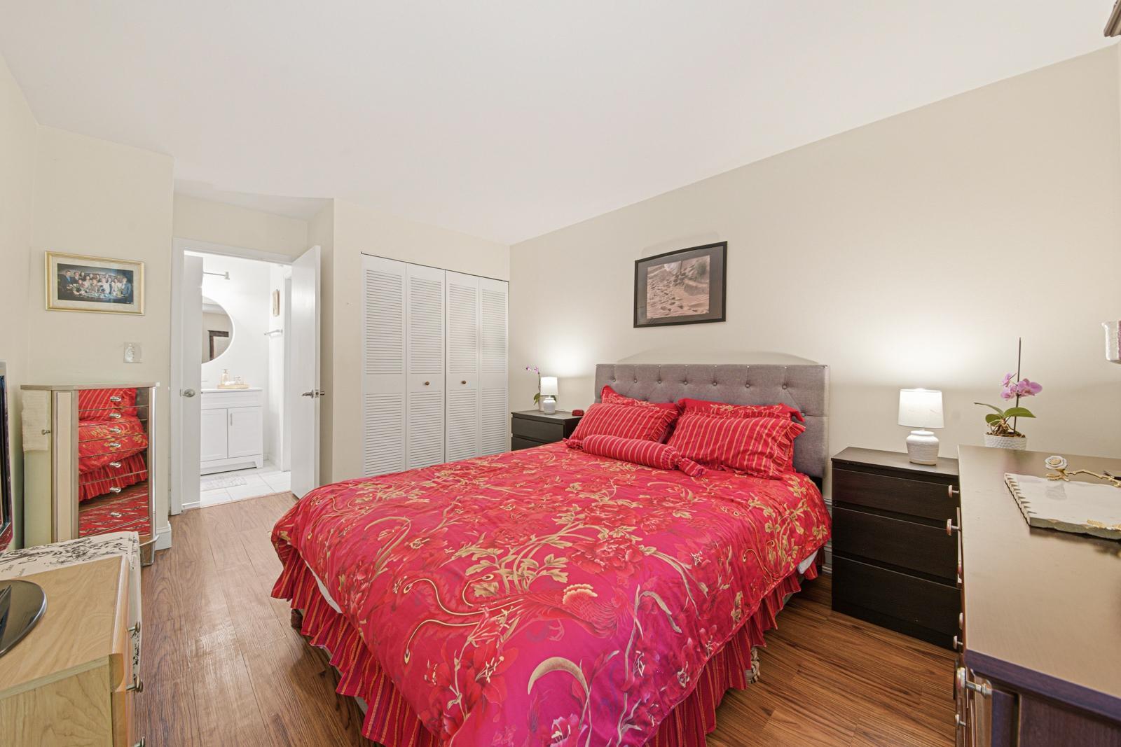 1813 Hemlock Place #110, Schaumburg, IL 60173