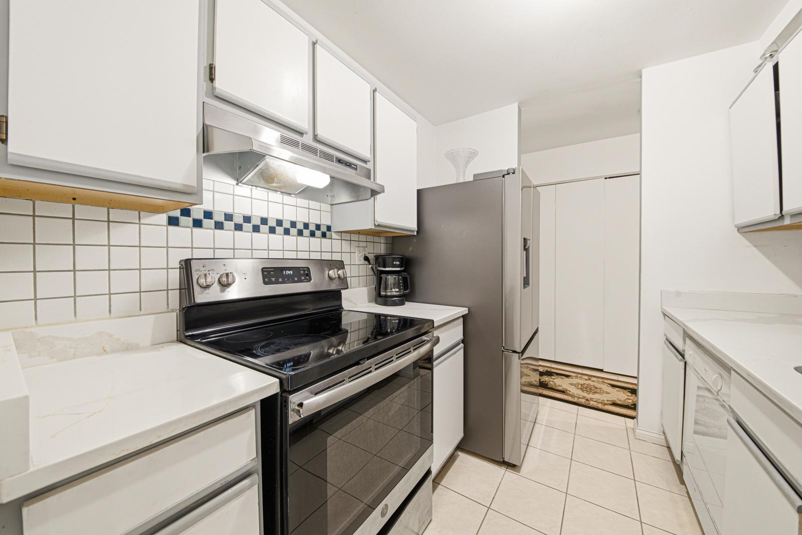 1813 Hemlock Place #110, Schaumburg, IL 60173