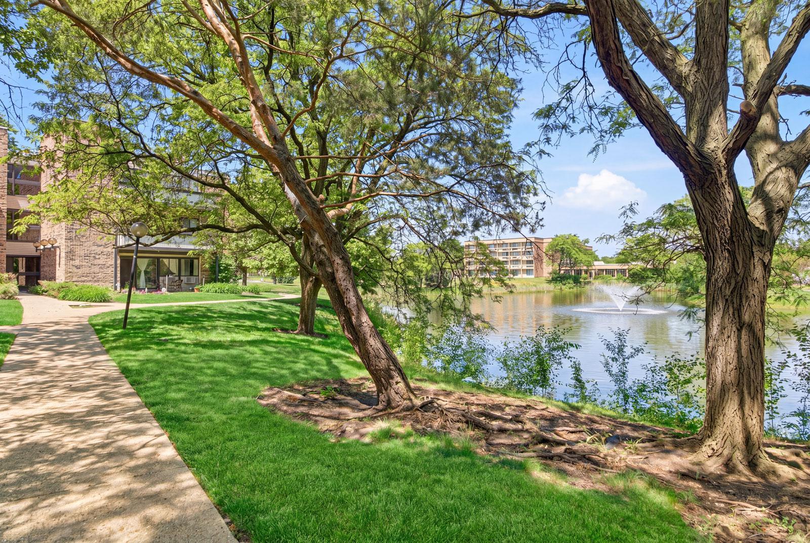 1813 Hemlock Place #110, Schaumburg, IL 60173