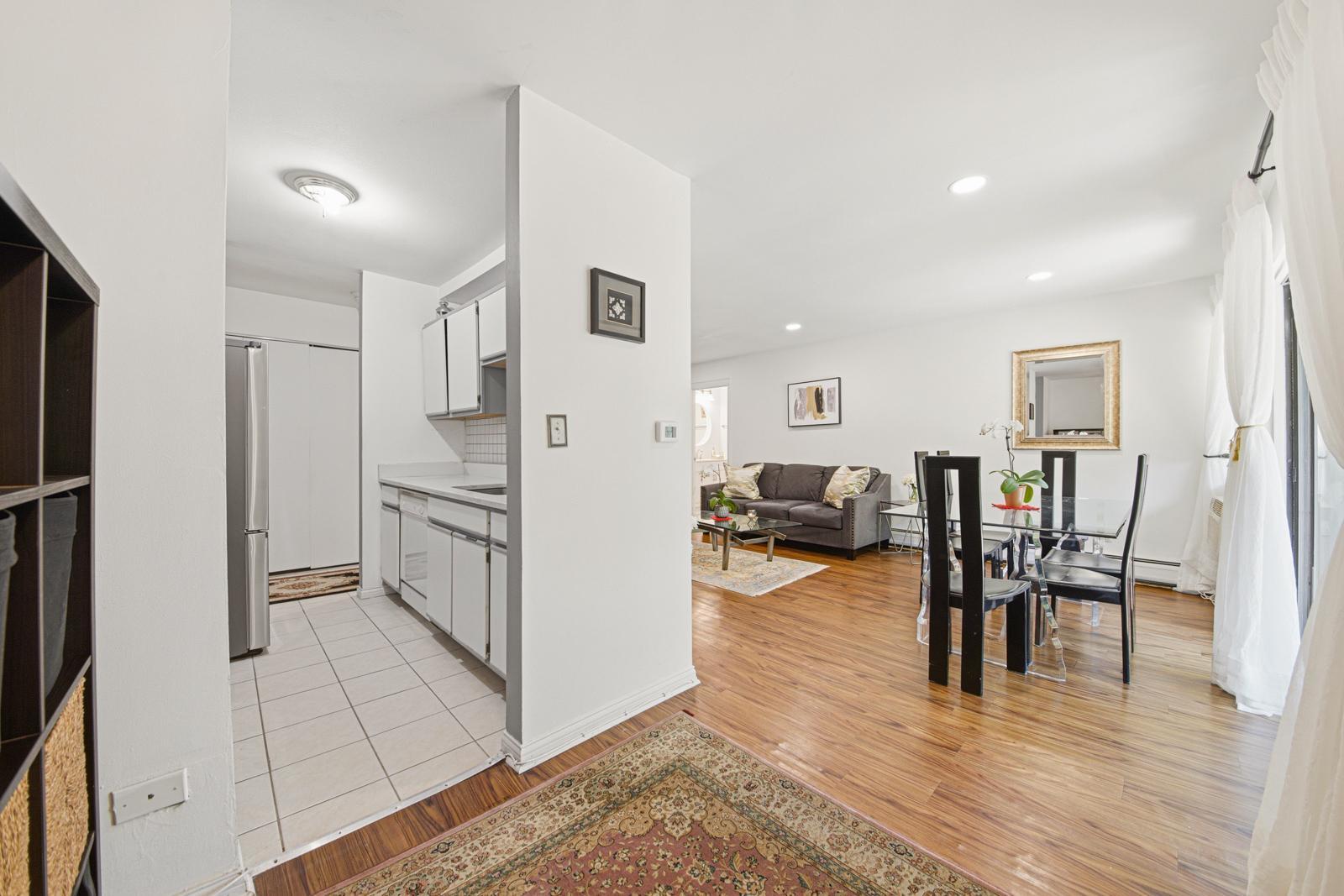 1813 Hemlock Place #110, Schaumburg, IL 60173