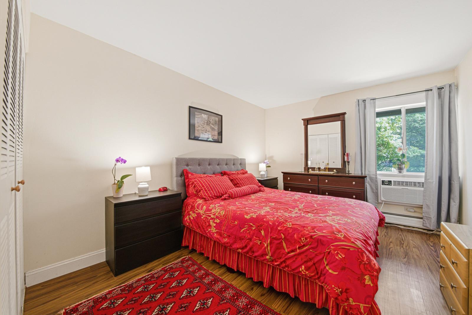 1813 Hemlock Place #110, Schaumburg, IL 60173