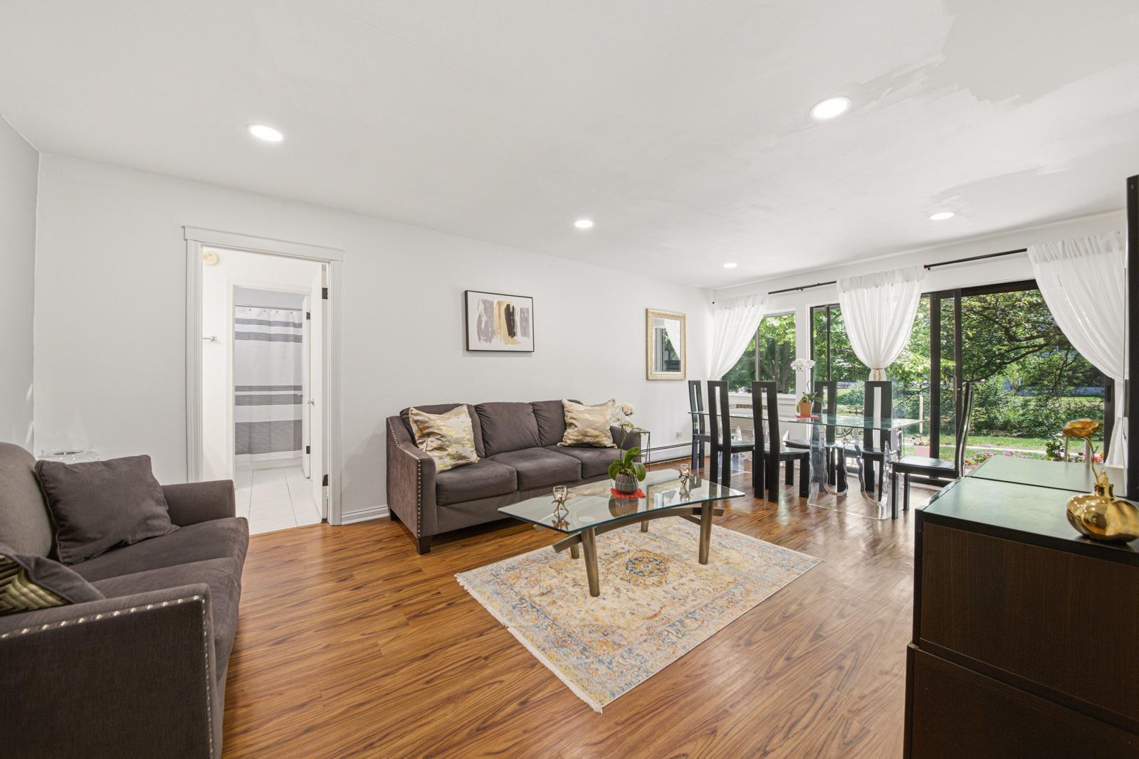 1813 Hemlock Place #110, Schaumburg, IL 60173
