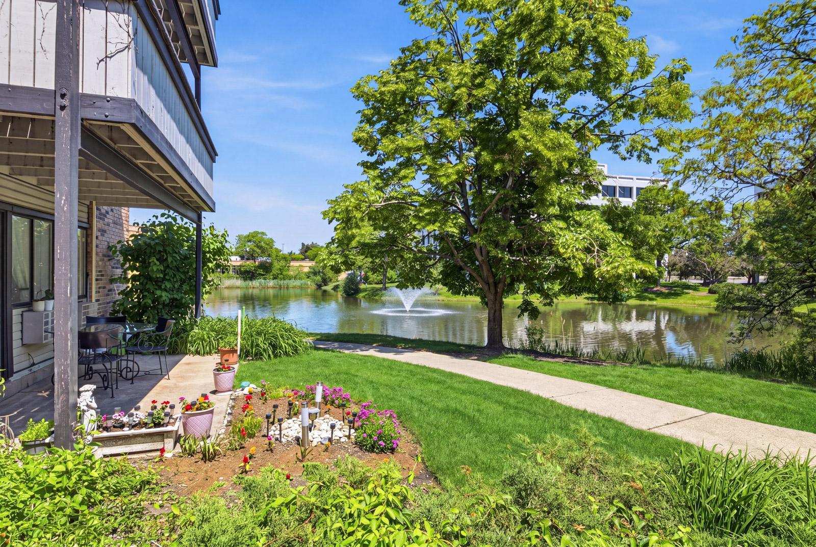 1813 Hemlock Place #110, Schaumburg, IL 60173