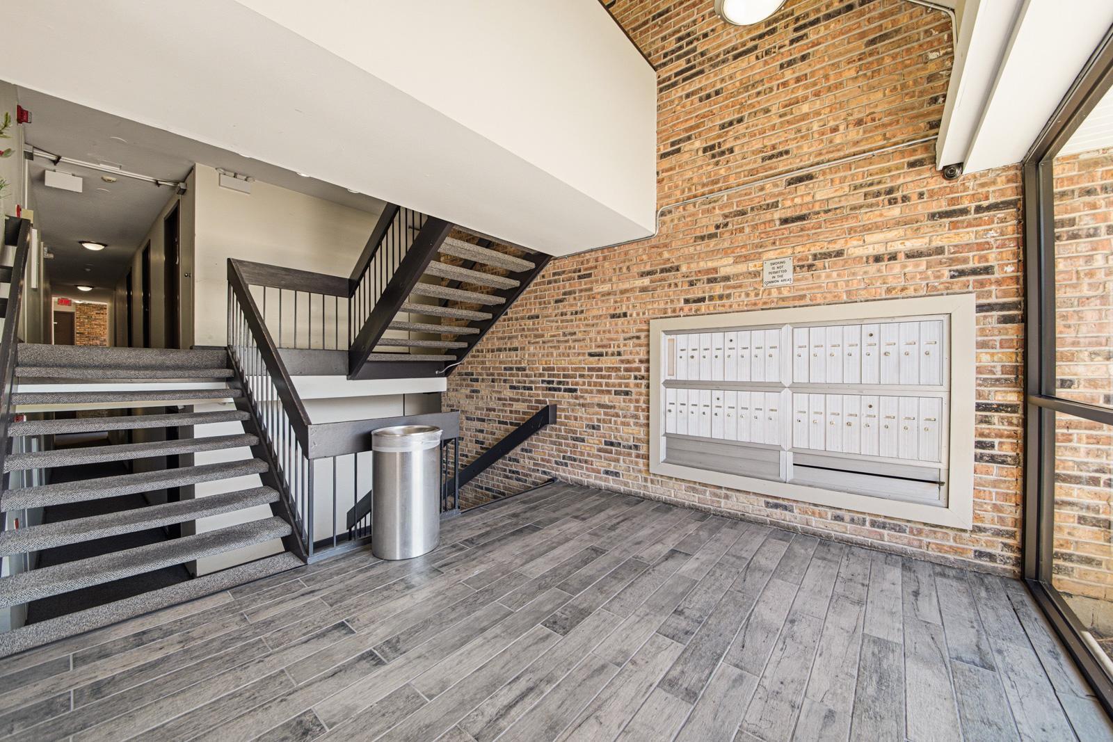 1813 Hemlock Place #110, Schaumburg, IL 60173