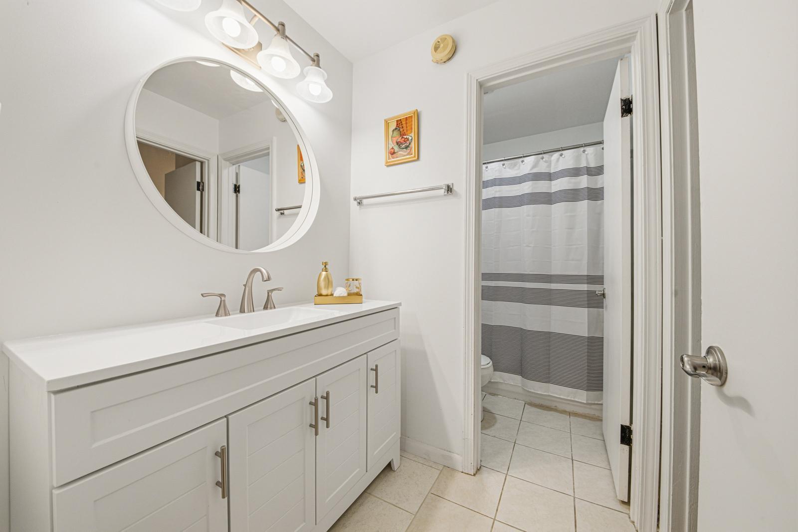 1813 Hemlock Place #110, Schaumburg, IL 60173