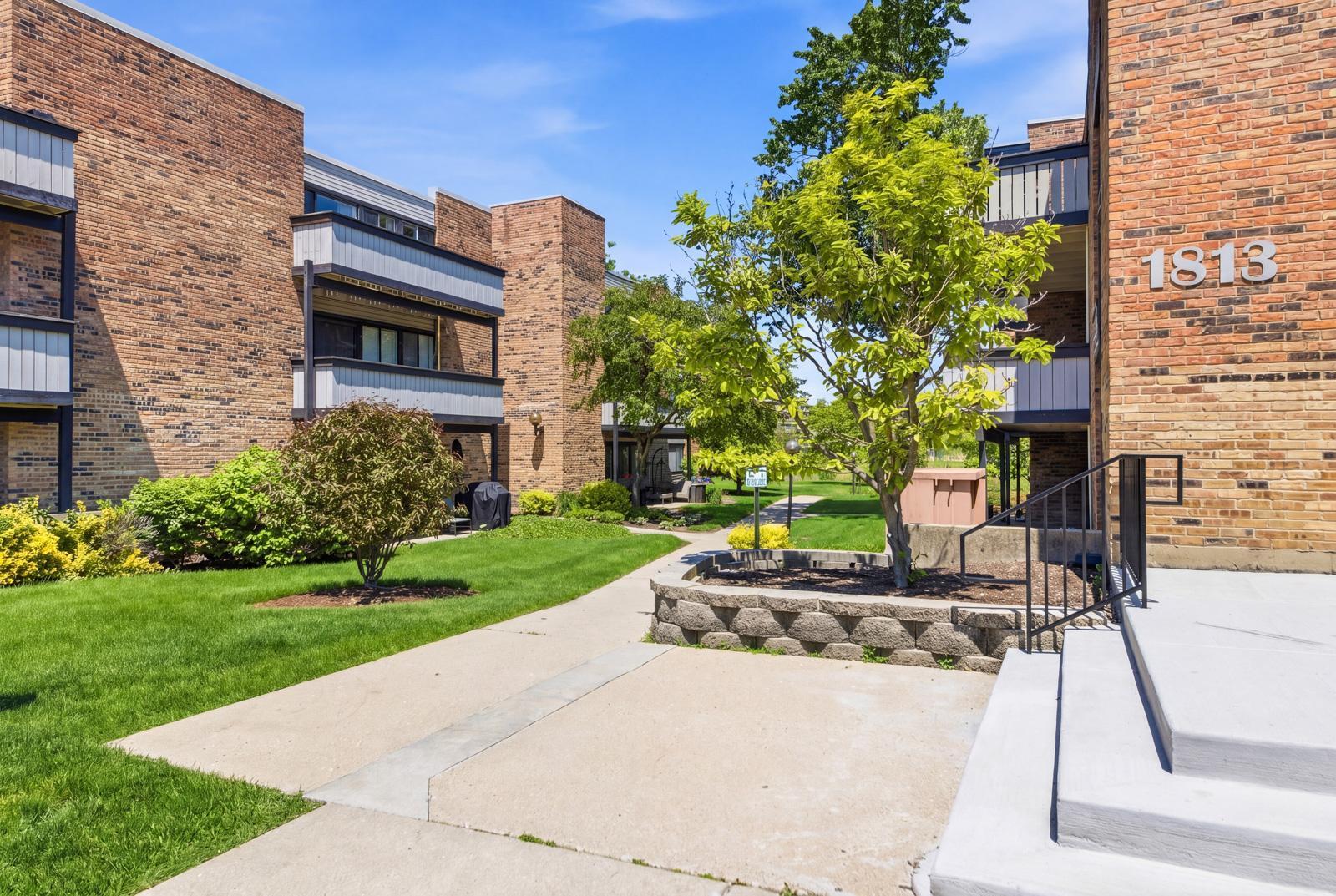 1813 Hemlock Place #110, Schaumburg, IL 60173