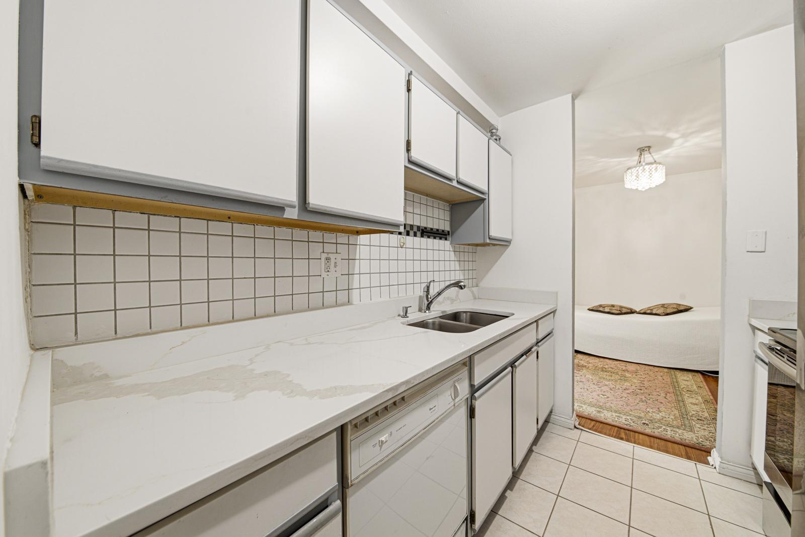 1813 Hemlock Place #110, Schaumburg, IL 60173