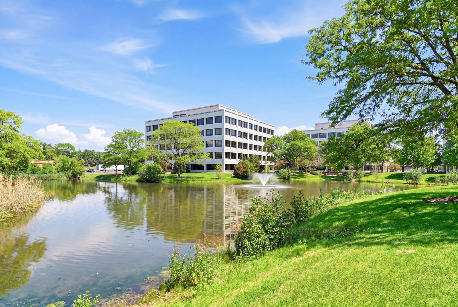 1813 Hemlock Place #110, Schaumburg, IL 60173