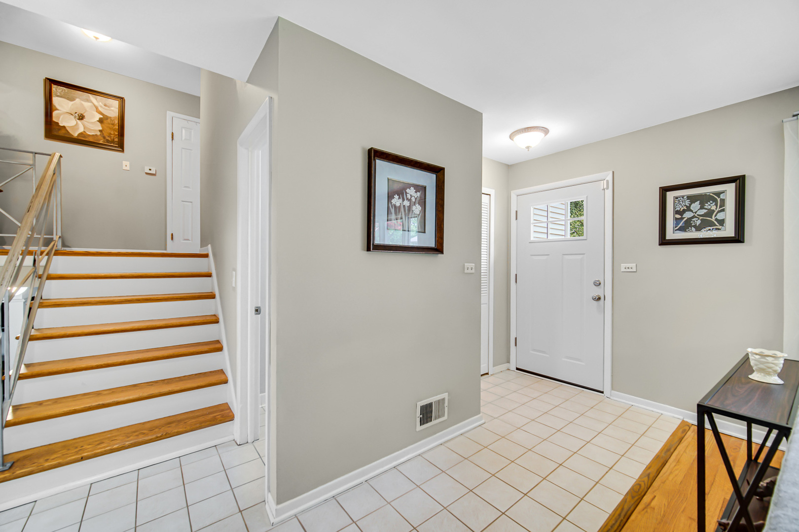 1105 N Hemlock Lane, Mount Prospect, IL 60056