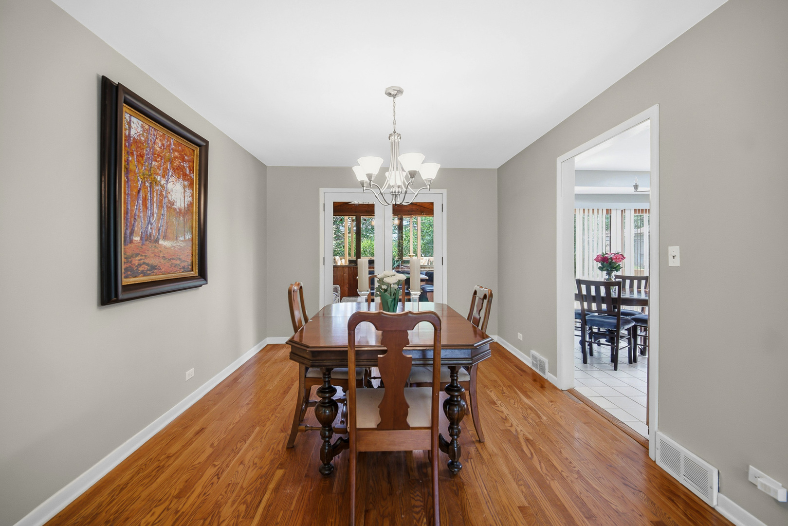 1105 N Hemlock Lane, Mount Prospect, IL 60056