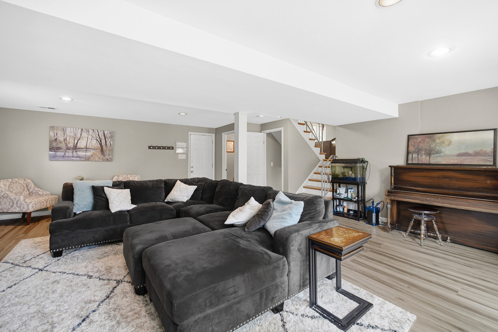 1105 N Hemlock Lane, Mount Prospect, IL 60056