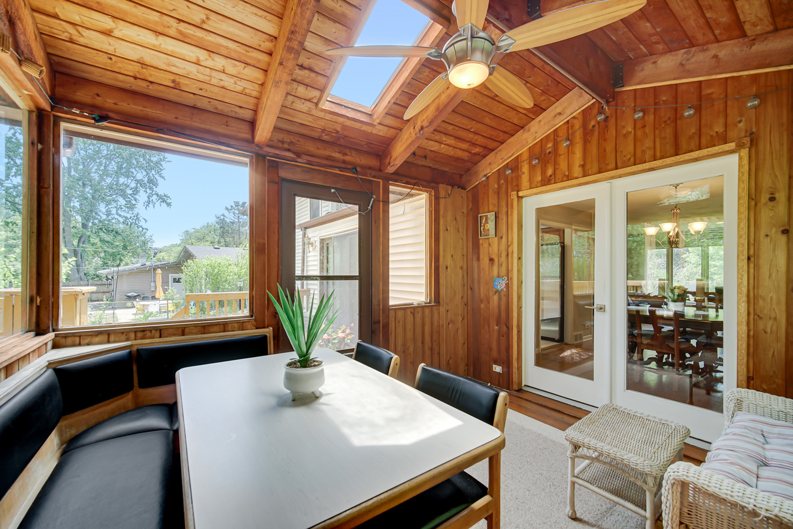 1105 N Hemlock Lane, Mount Prospect, IL 60056
