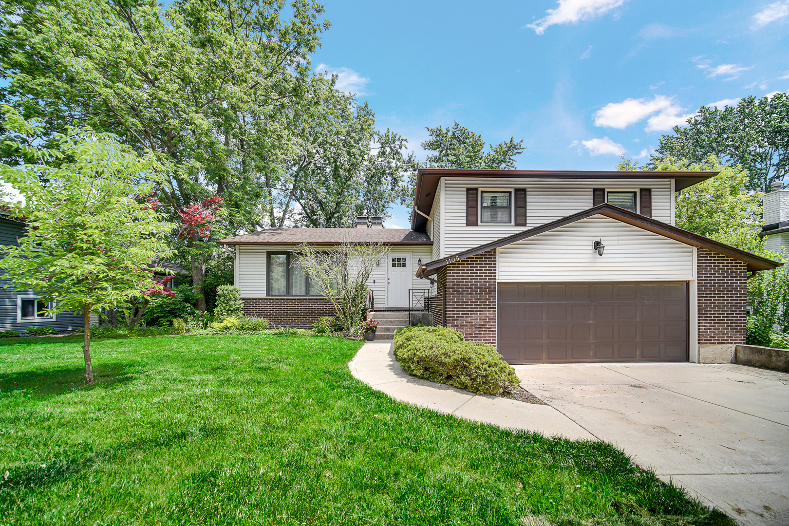 1105 N Hemlock Lane, Mount Prospect, IL 60056