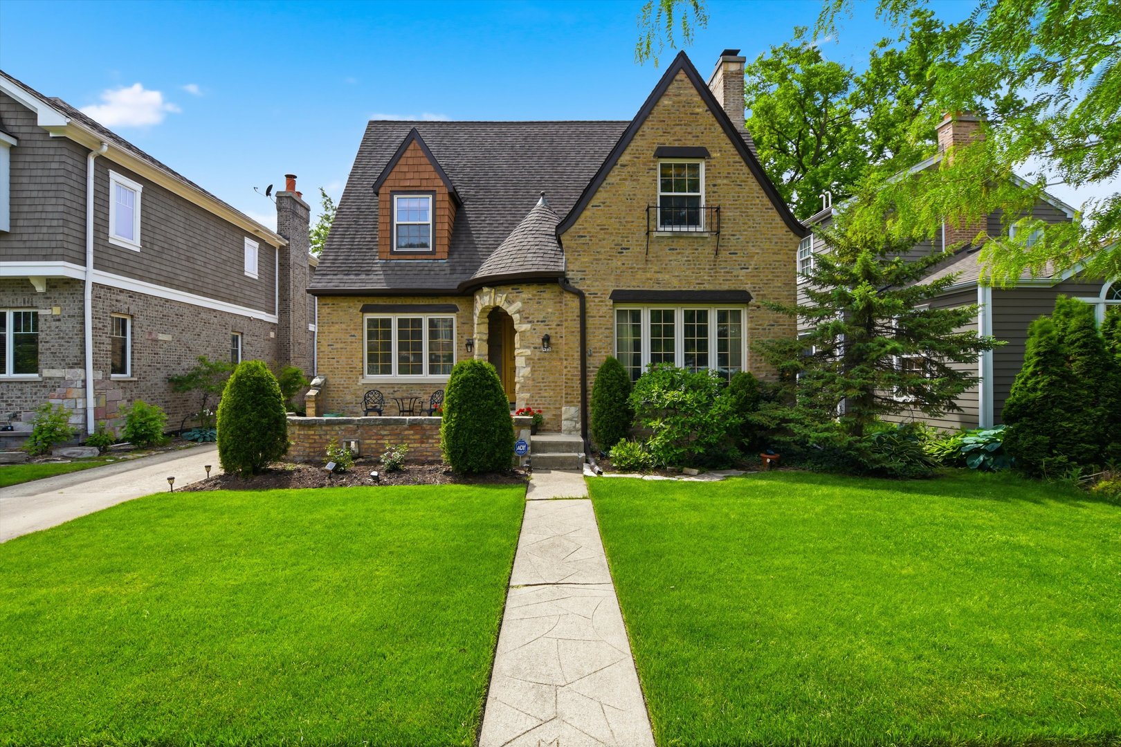 822 S Chester Avenue, Park Ridge, IL 60068