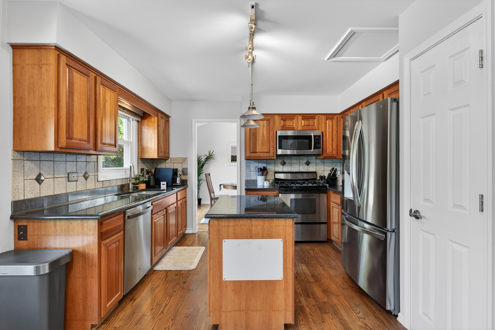 1205 Ardmore Drive, Naperville, IL 60540