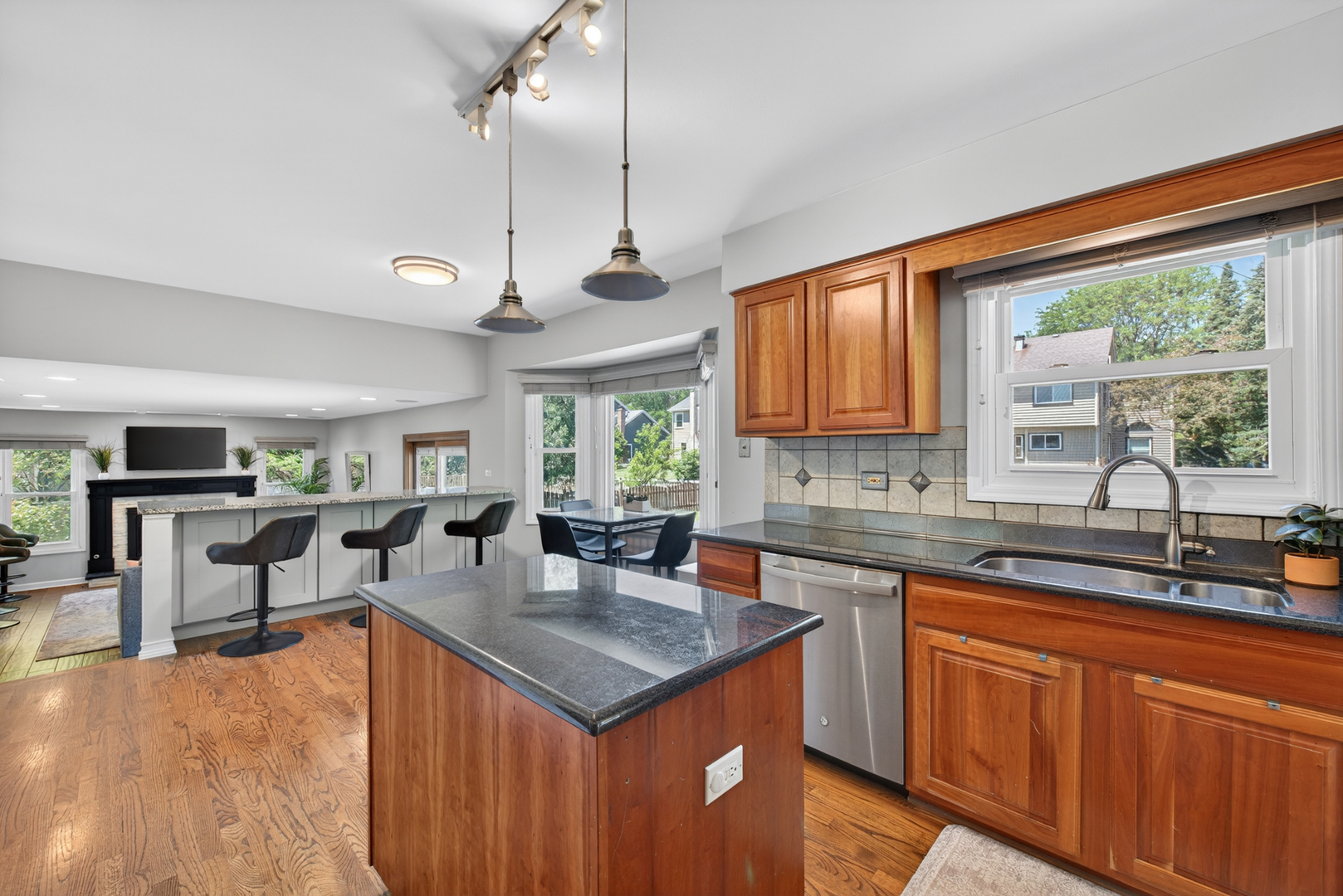 1205 Ardmore Drive, Naperville, IL 60540
