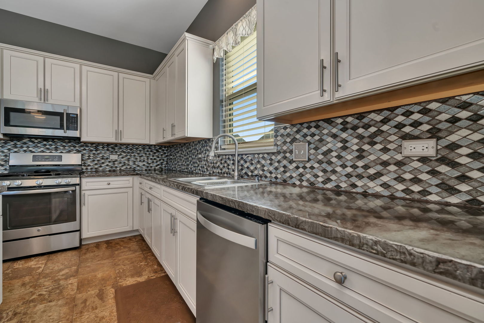 1801 Wild Rose Trail, Joliet, IL 60431