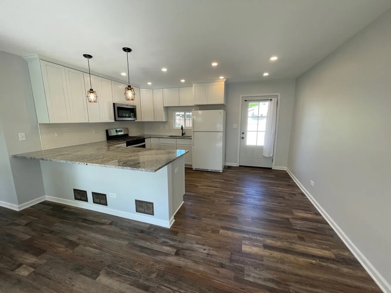 70 Walnut Court, Mundelein, IL 60060