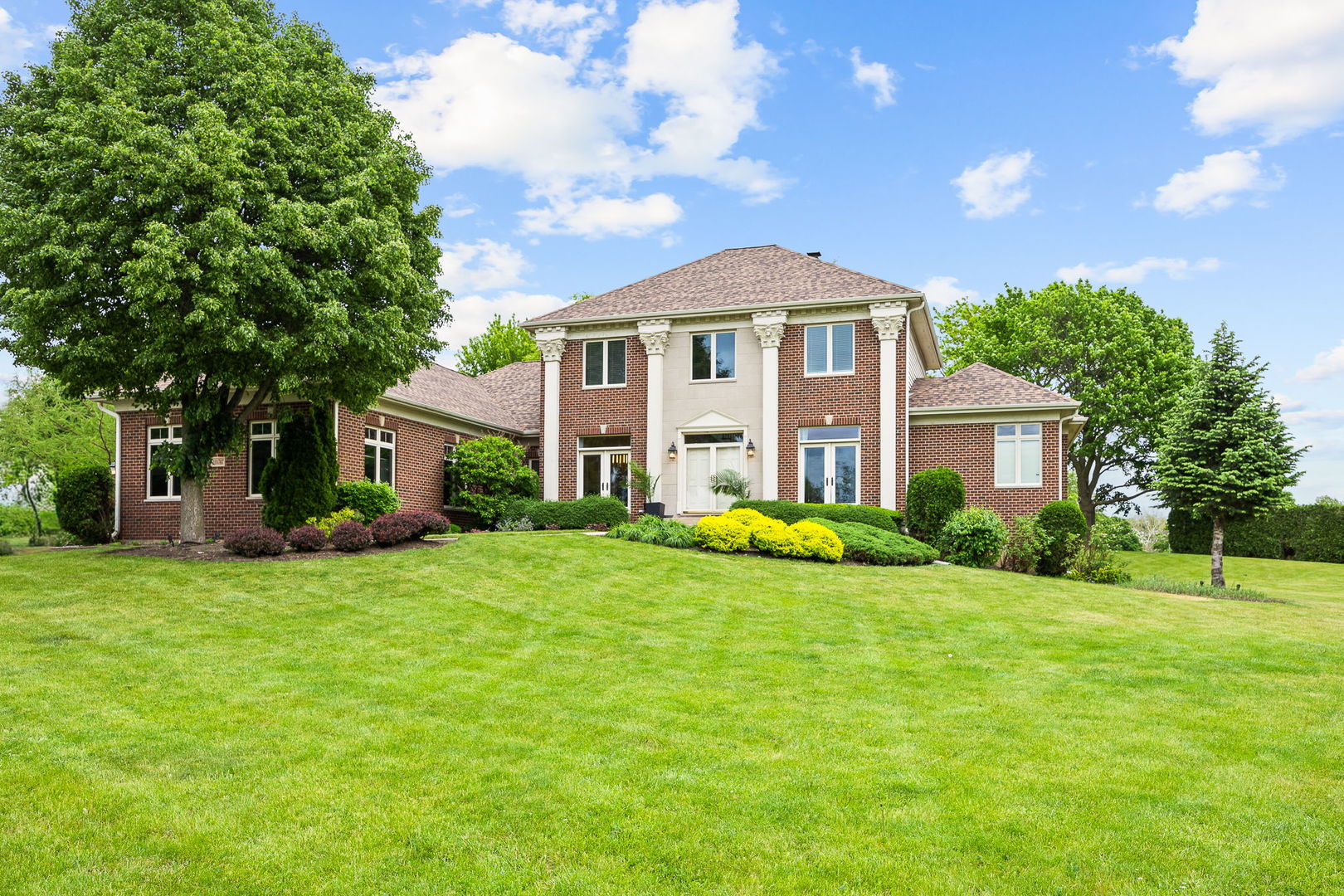 10N767 Newport Court, Elgin, IL 60124
