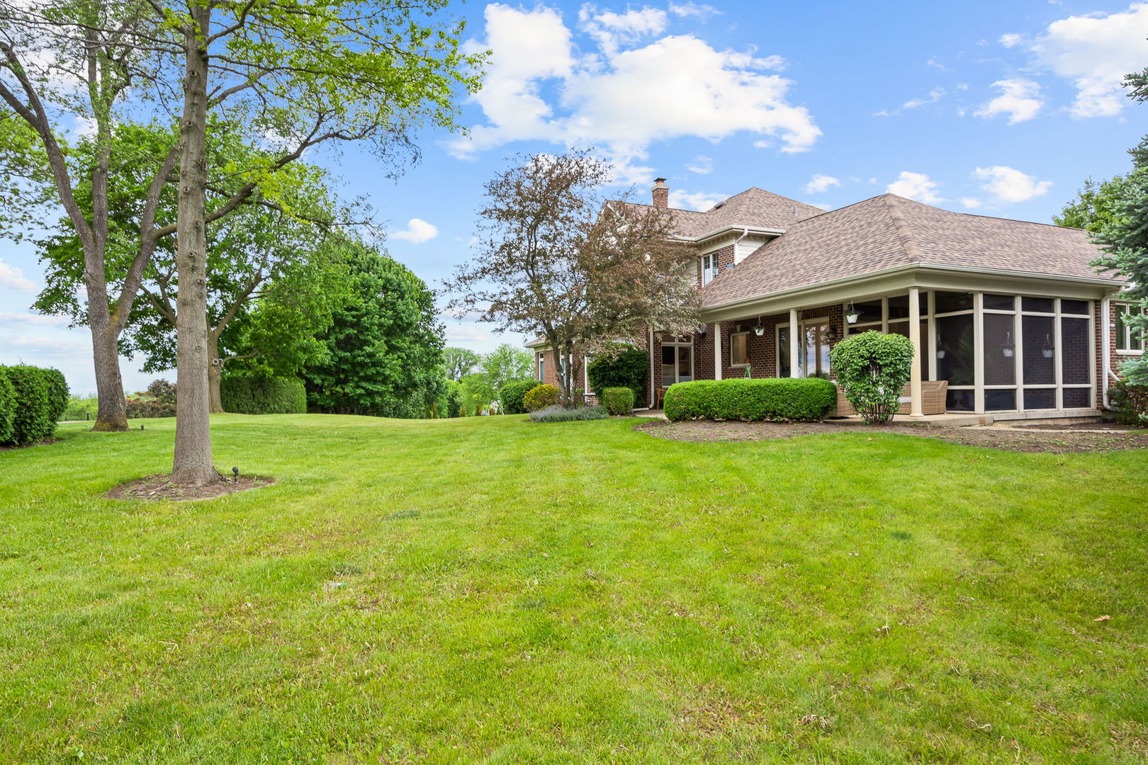 10N767 Newport Court, Elgin, IL 60124
