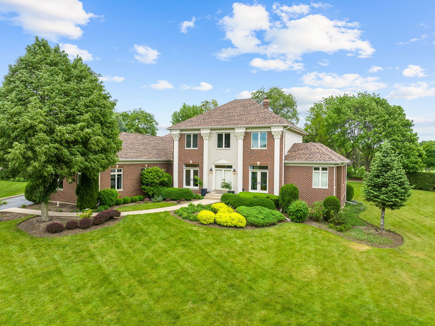 10N767 Newport Court, Elgin, IL 60124