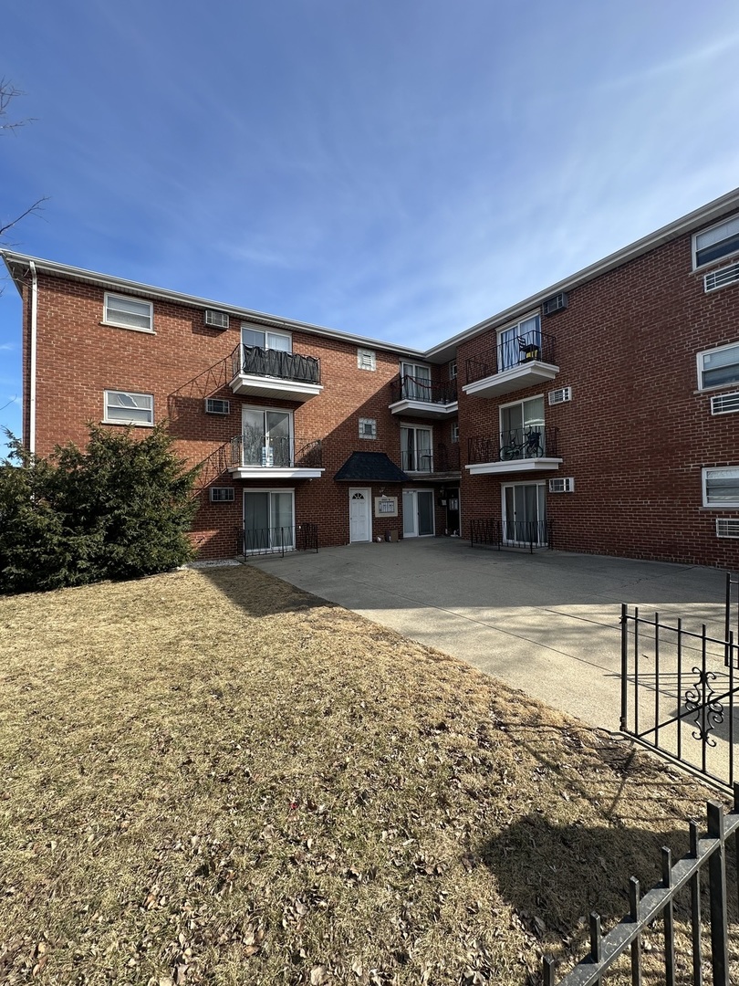 6653 W 63rd Street #2N, Chicago, IL 60638