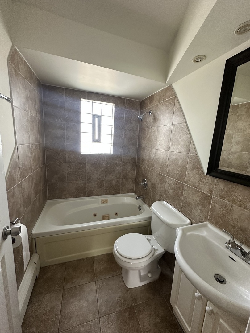 6653 W 63rd Street #2N, Chicago, IL 60638