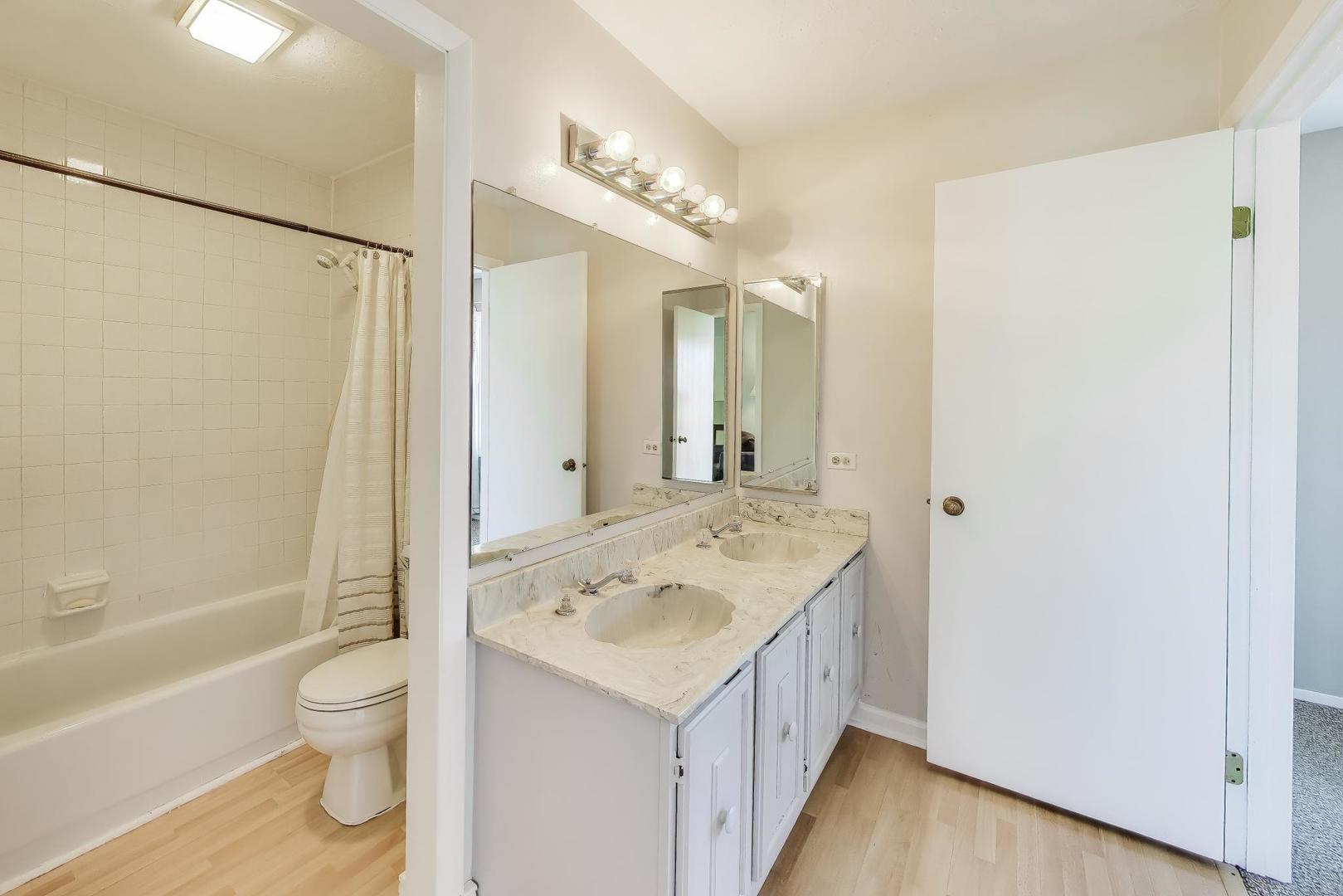 244 Coventry Court, Bloomingdale, IL 60108