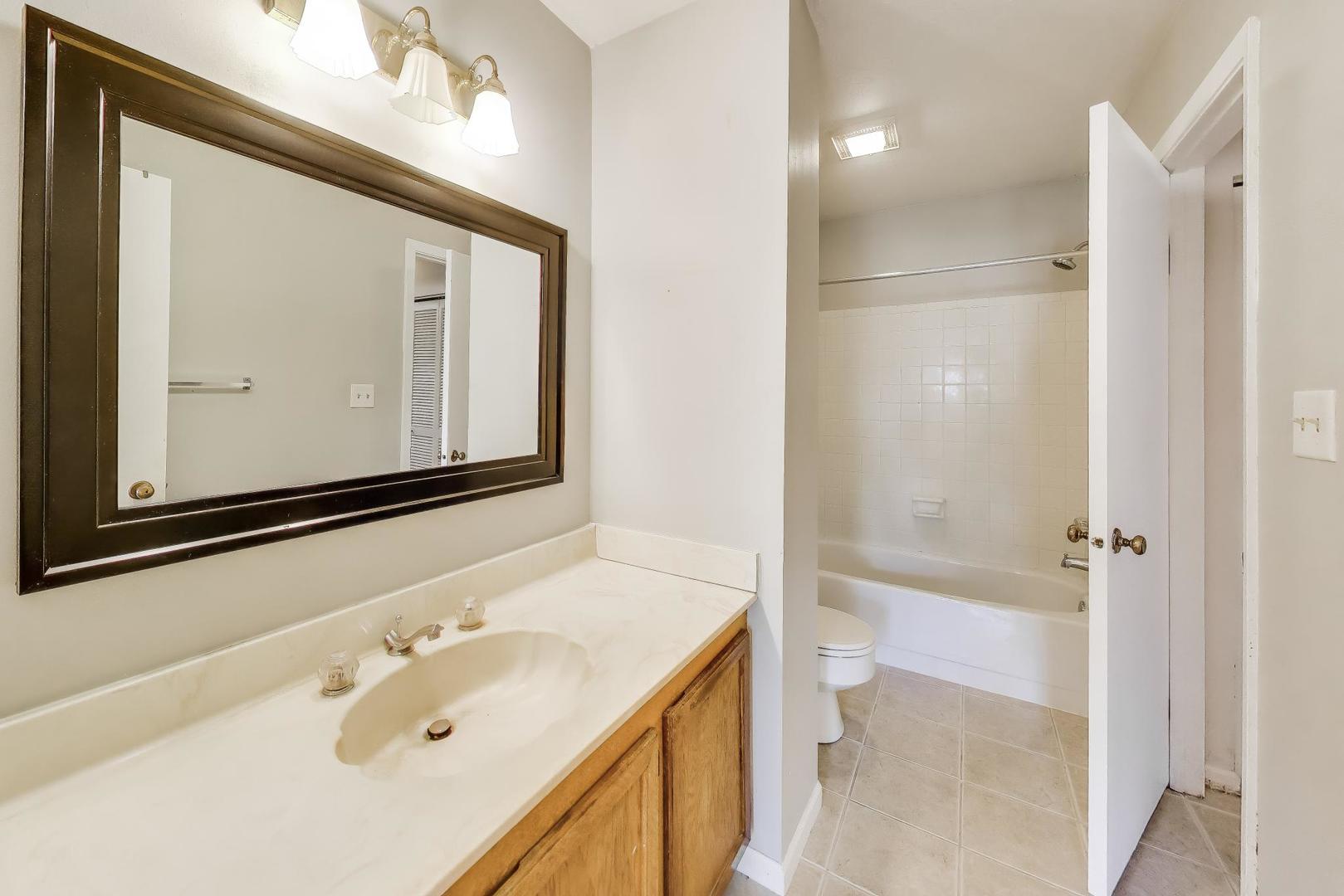 244 Coventry Court, Bloomingdale, IL 60108