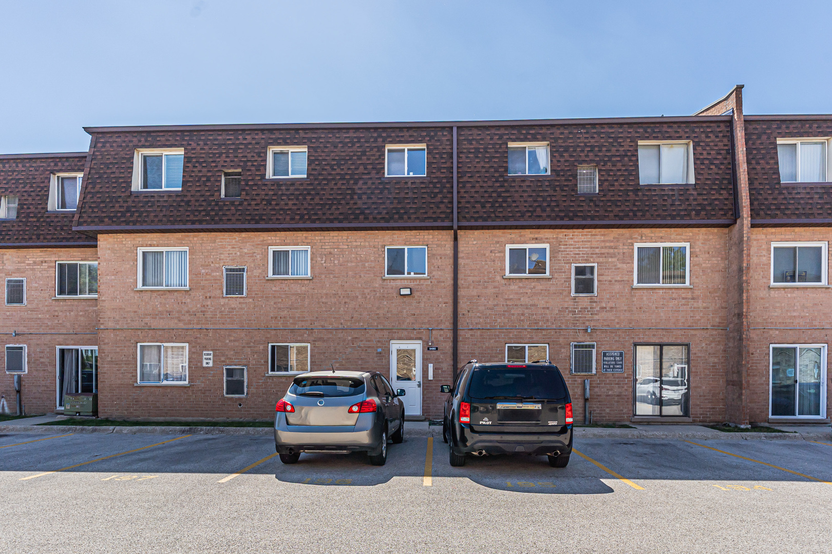 9480 Bay Colony Drive #2N, Des Plaines, IL 60016