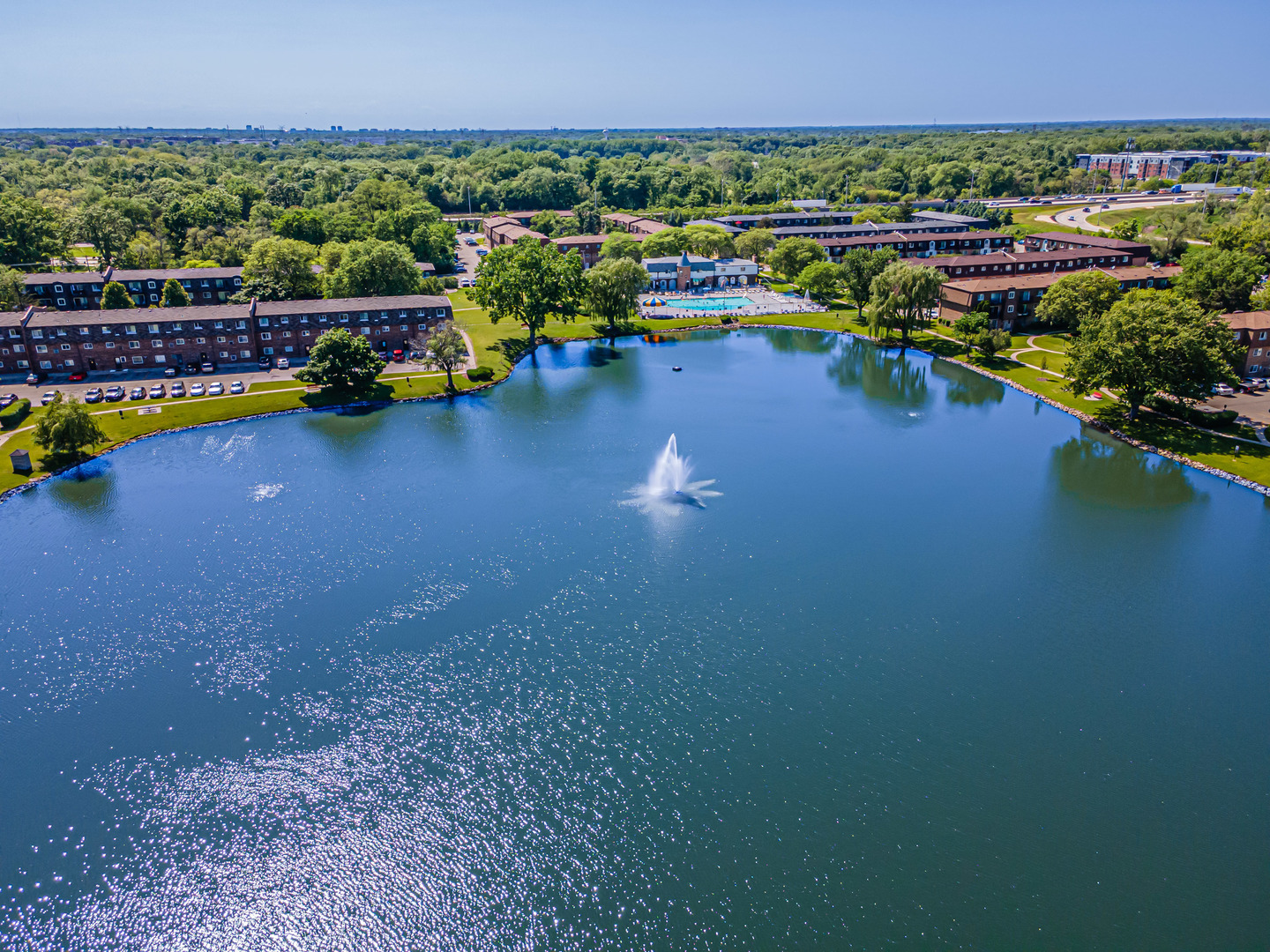 9480 Bay Colony Drive #2N, Des Plaines, IL 60016
