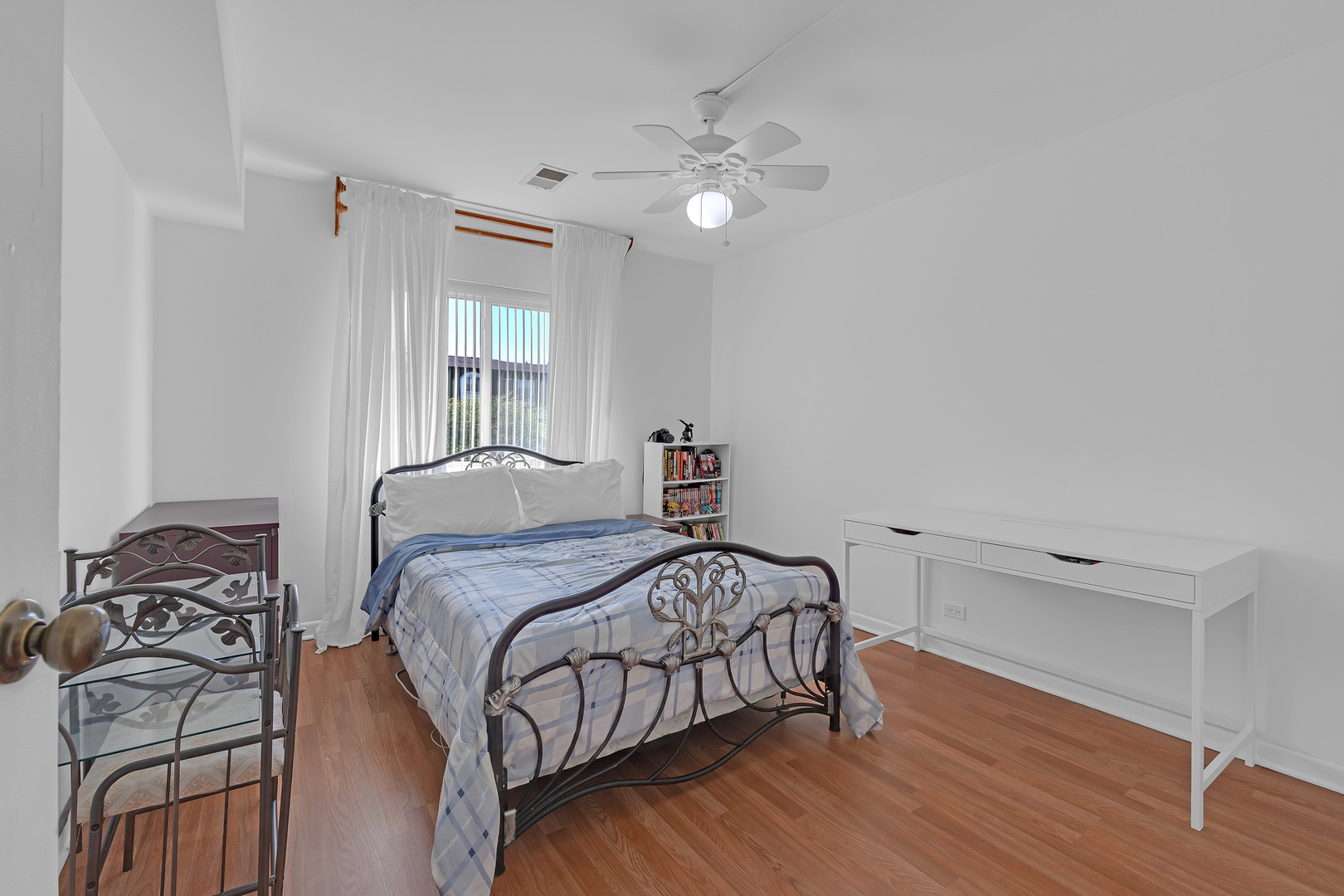 9480 Bay Colony Drive #2N, Des Plaines, IL 60016