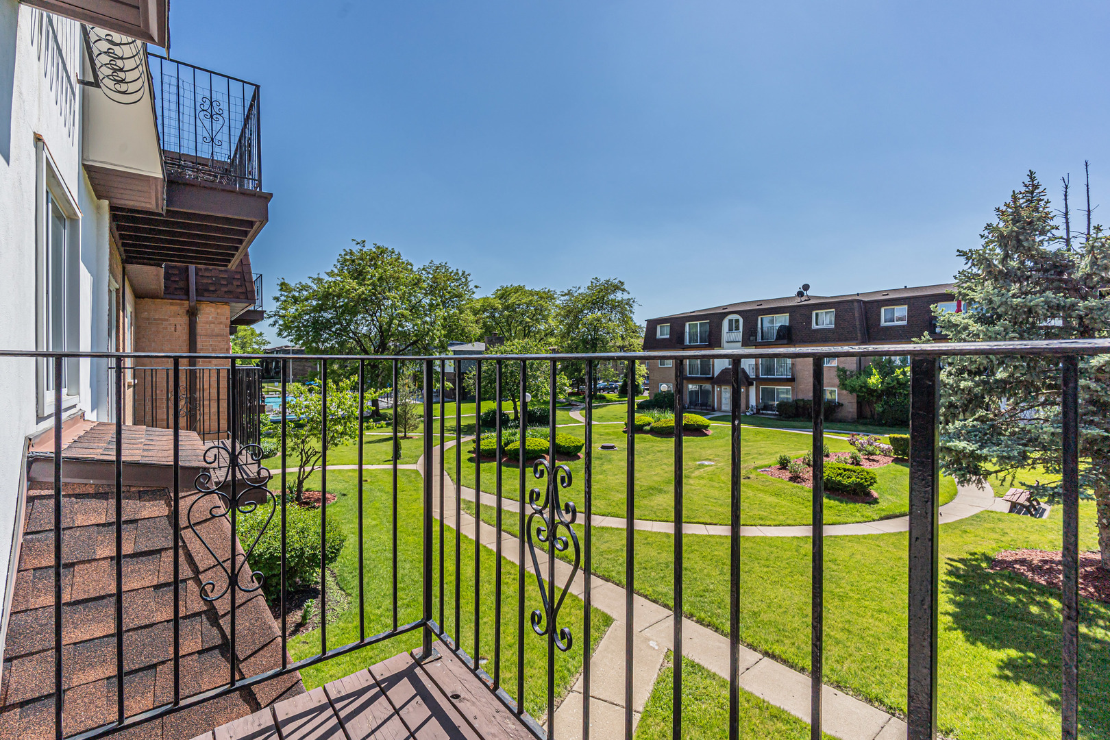 9480 Bay Colony Drive #2N, Des Plaines, IL 60016
