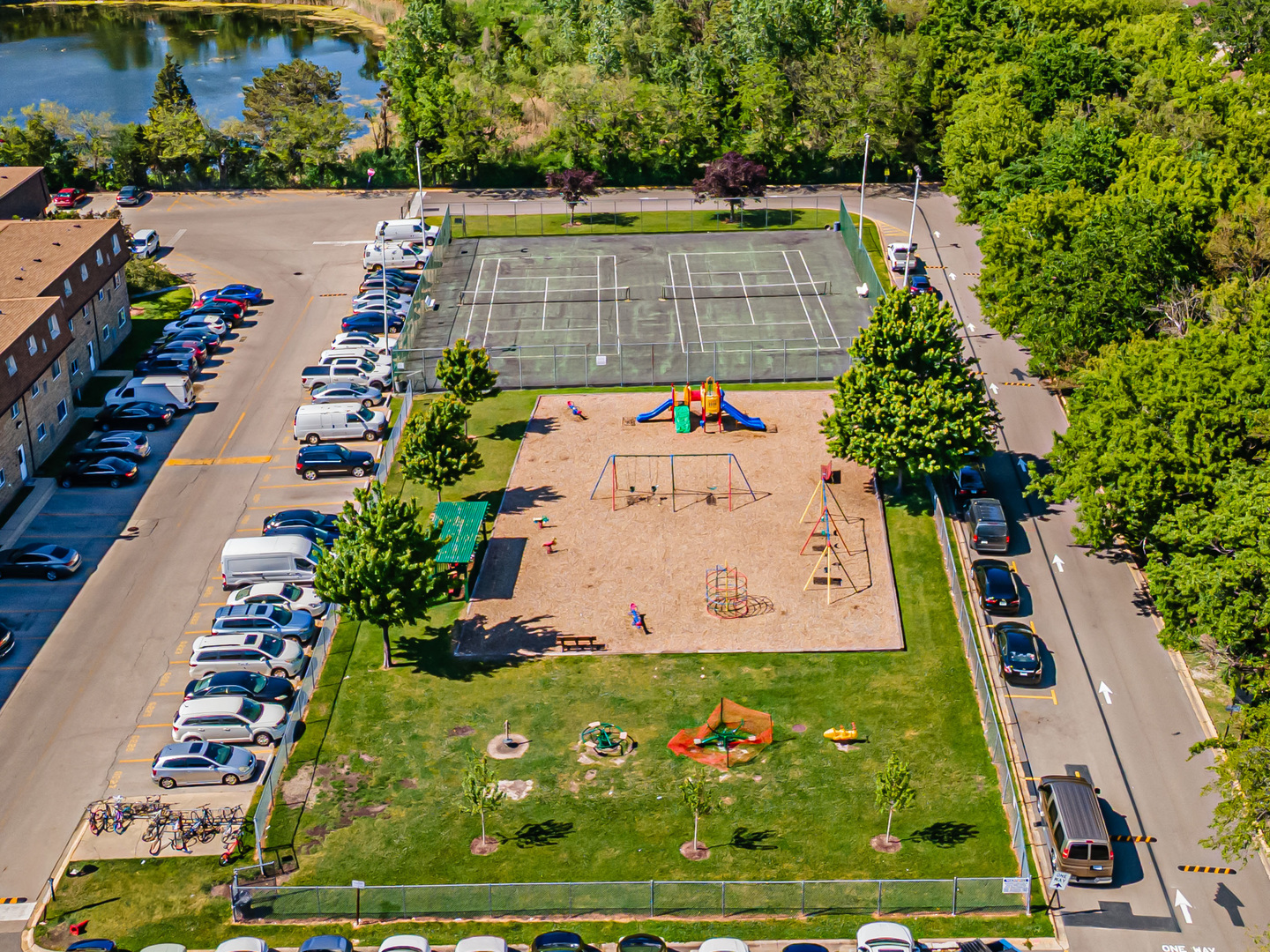 9480 Bay Colony Drive #2N, Des Plaines, IL 60016