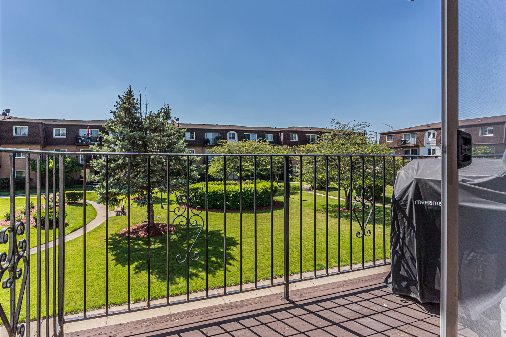 9480 Bay Colony Drive #2N, Des Plaines, IL 60016