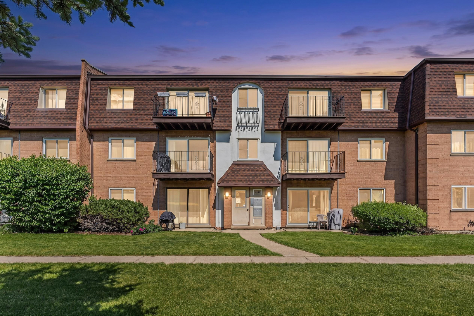 9480 Bay Colony Drive #2N, Des Plaines, IL 60016
