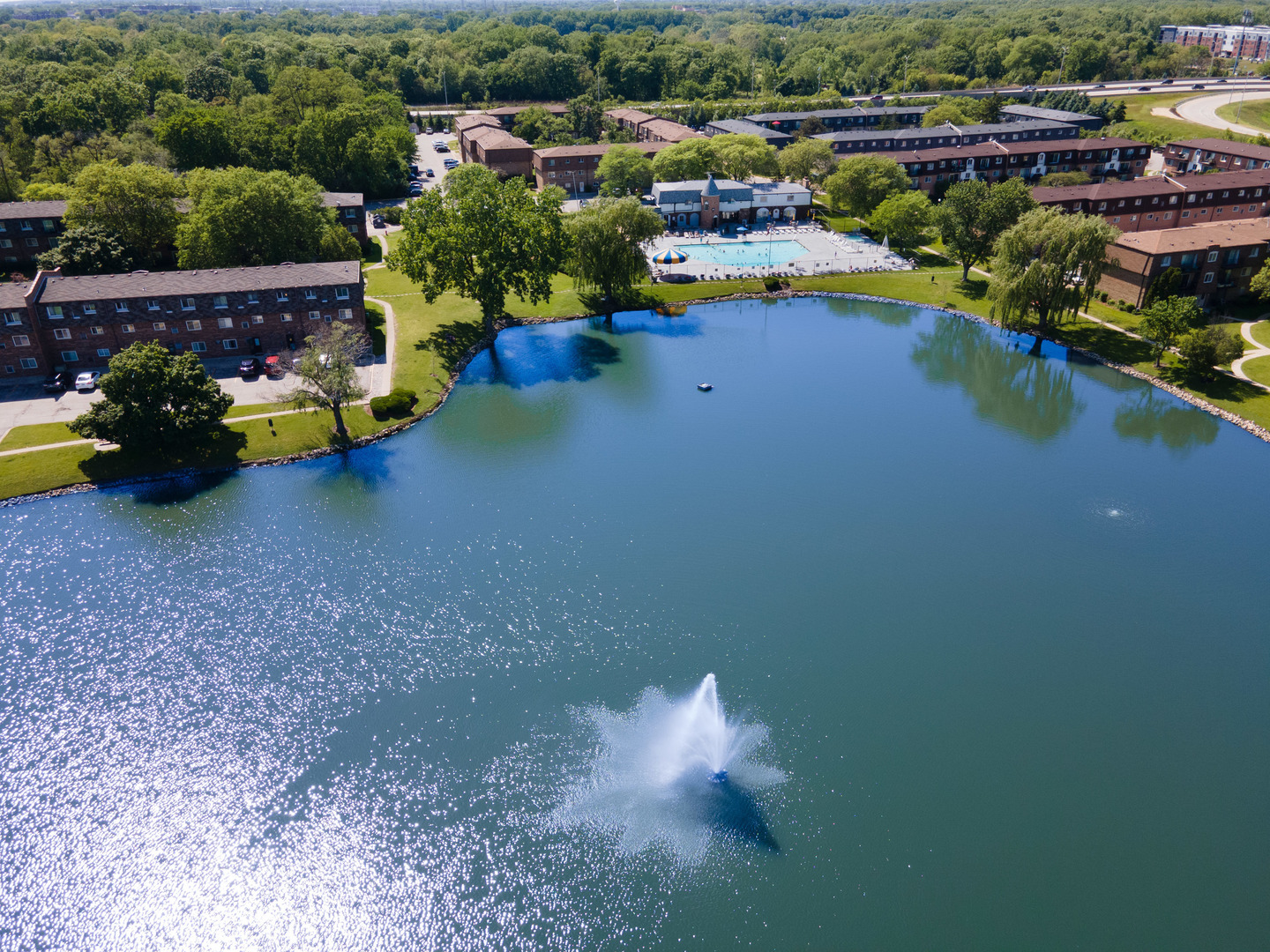 9480 Bay Colony Drive #2N, Des Plaines, IL 60016
