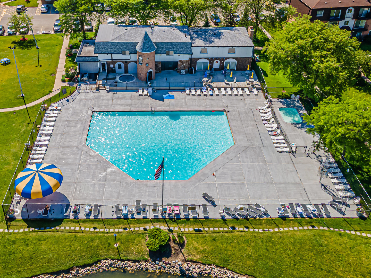 9480 Bay Colony Drive #2N, Des Plaines, IL 60016
