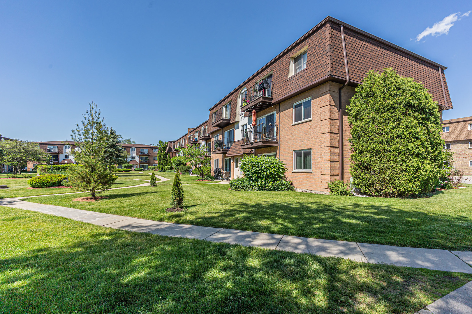 9480 Bay Colony Drive #2N, Des Plaines, IL 60016