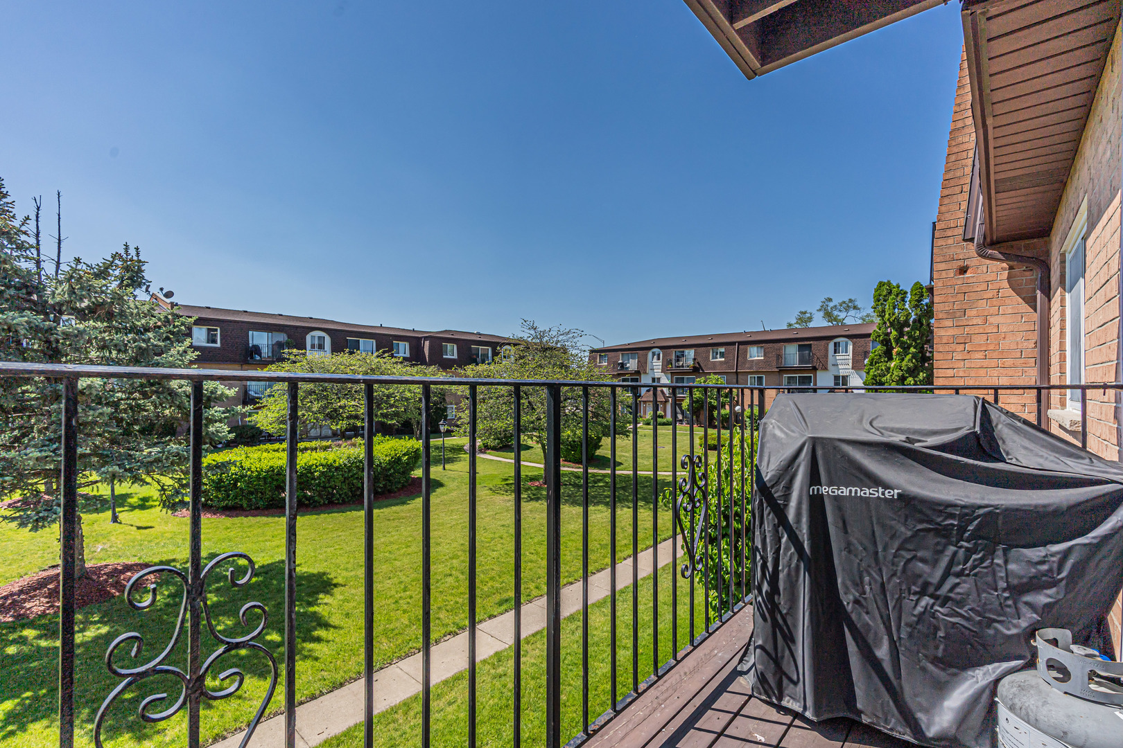9480 Bay Colony Drive #2N, Des Plaines, IL 60016