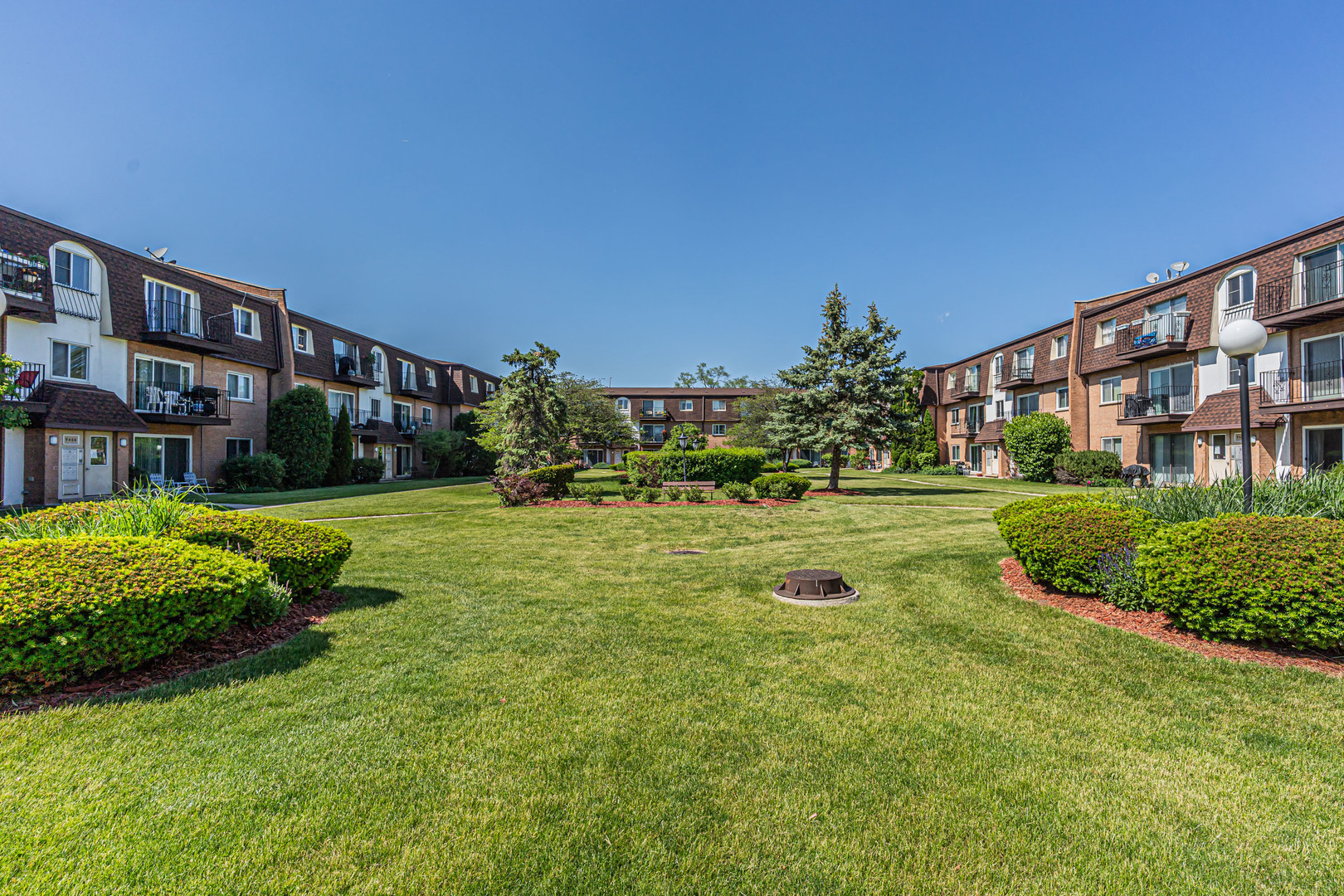 9480 Bay Colony Drive #2N, Des Plaines, IL 60016