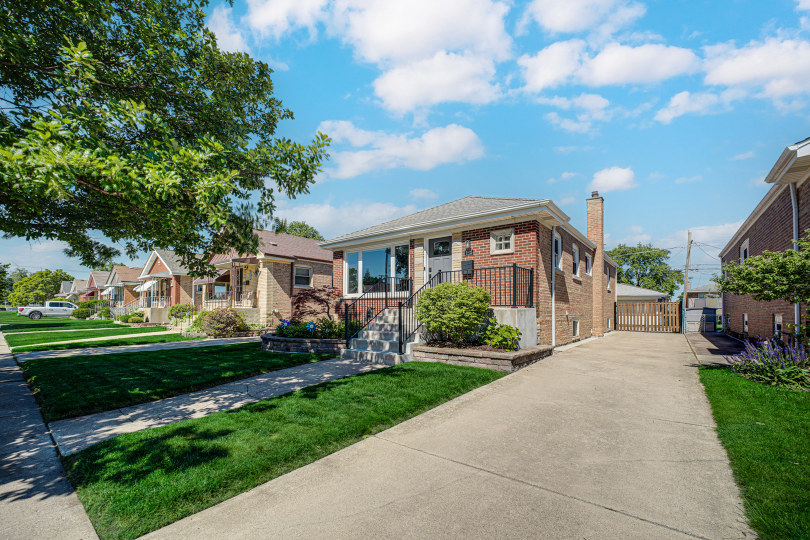 9125 S Hamlin Avenue, Evergreen Park, IL 60805
