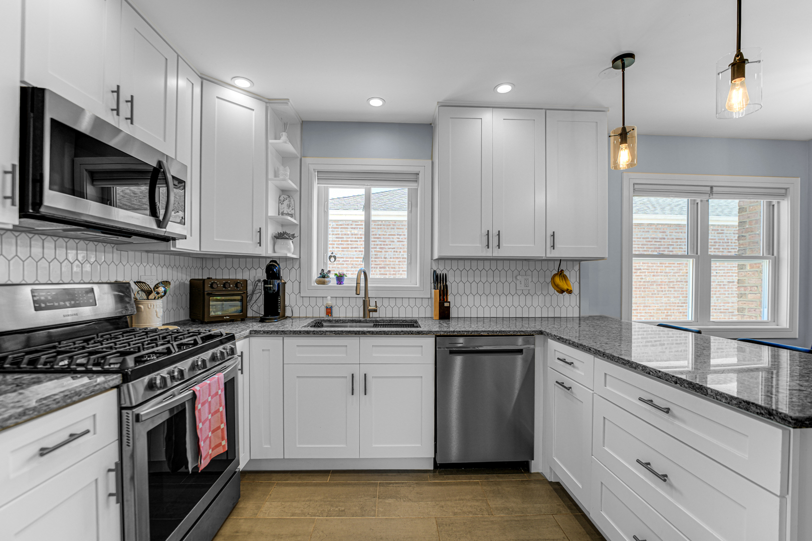 9125 S Hamlin Avenue, Evergreen Park, IL 60805