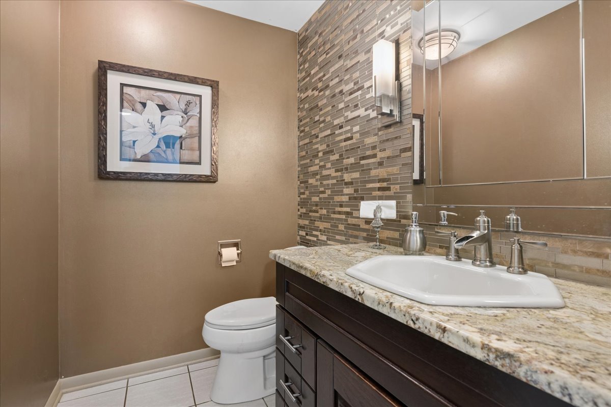 525 Newtown Drive, Buffalo Grove, IL 60089