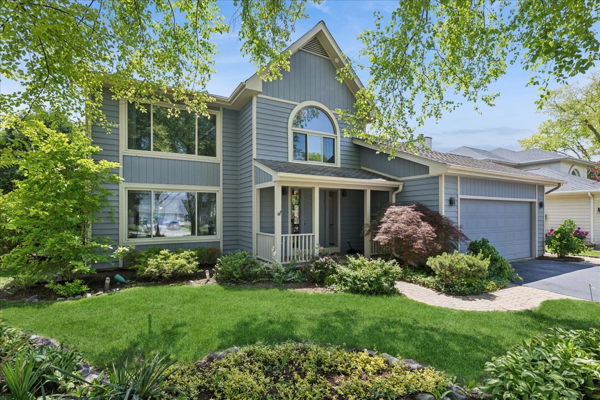 525 Newtown Drive, Buffalo Grove, IL 60089