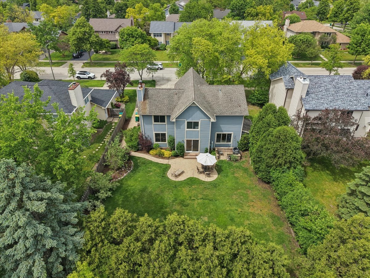 525 Newtown Drive, Buffalo Grove, IL 60089