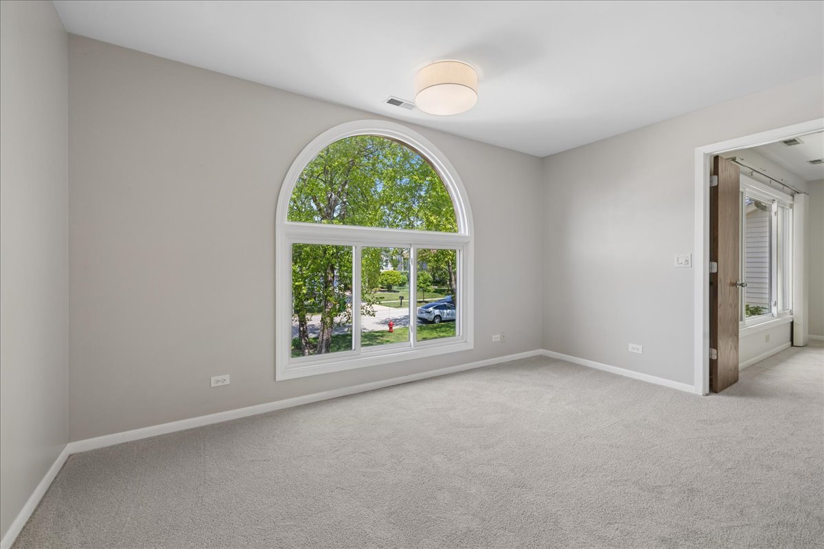 525 Newtown Drive, Buffalo Grove, IL 60089